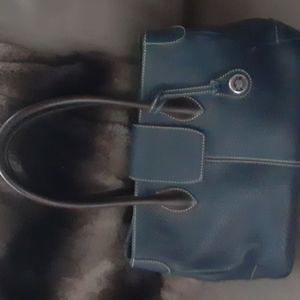 Dooney &Bourke triple entry satchel. Center zip for security. Magnetic closure